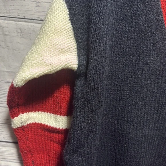 Sweater - Picture 4 of 4